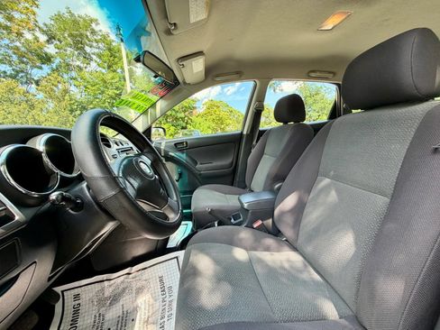 Used 2003 Toyota Matrix FWD image 9