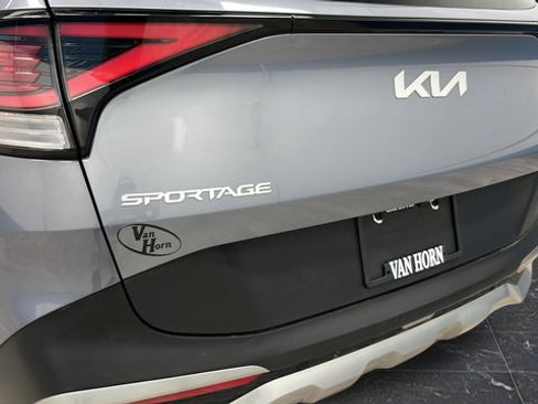 Used 2023 Kia Sportage EX AWD/4WD image 32