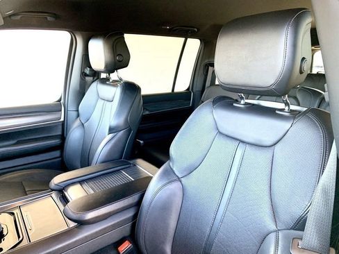 Used 2024 Jeep Wagoneer Series II w/ Flexible Seating Group image 16