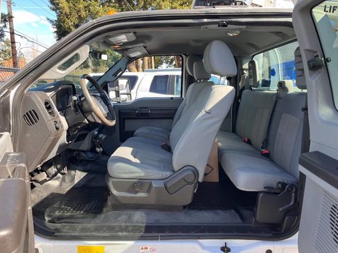 Used 2015 Ford F550 4x4 SuperCab Super Duty w/ Power Equipment Group image 16