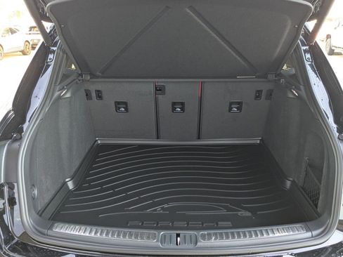 New 2026 Porsche Macan image 23