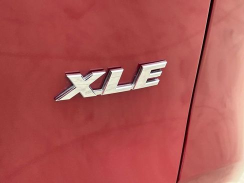 Used 2020 Toyota RAV4 XLE Premium FWD image 14