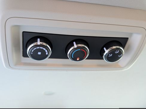 Used 2019 Dodge Grand Caravan SE w/ UConnect Hands-Free Group image 31