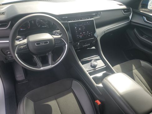 Used 2024 Jeep Grand Cherokee Altitude RWD image 14