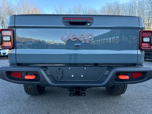 New 2026 Jeep Gladiator Mojave w/ Safety Group image 9