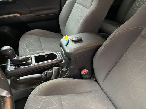 Used 2017 Toyota Tacoma TRD Off-Road image 22