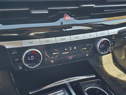 Used 2023 Genesis G80 2.5T image 11