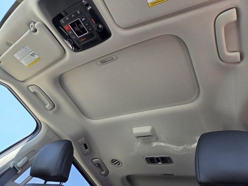 New 2026 Kia Carnival SX image 7