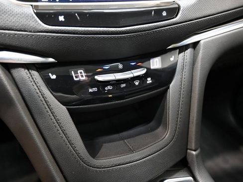 Used 2025 Cadillac XT5 Premium Luxury image 17