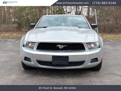 Used 2010 Ford Mustang Convertible RWD image 4