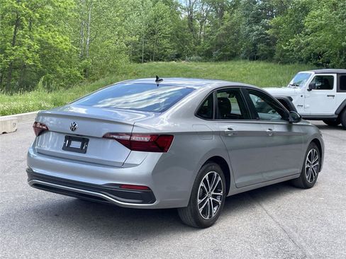 Used 2024 Volkswagen Jetta Sport FWD image 5