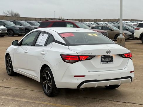 Certified 2025 Nissan Sentra SV image 7