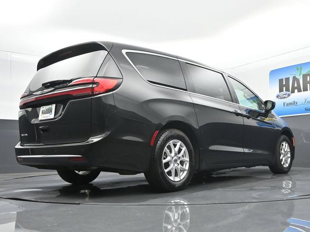 Used 2024 Chrysler Pacifica Touring-L FWD image 21
