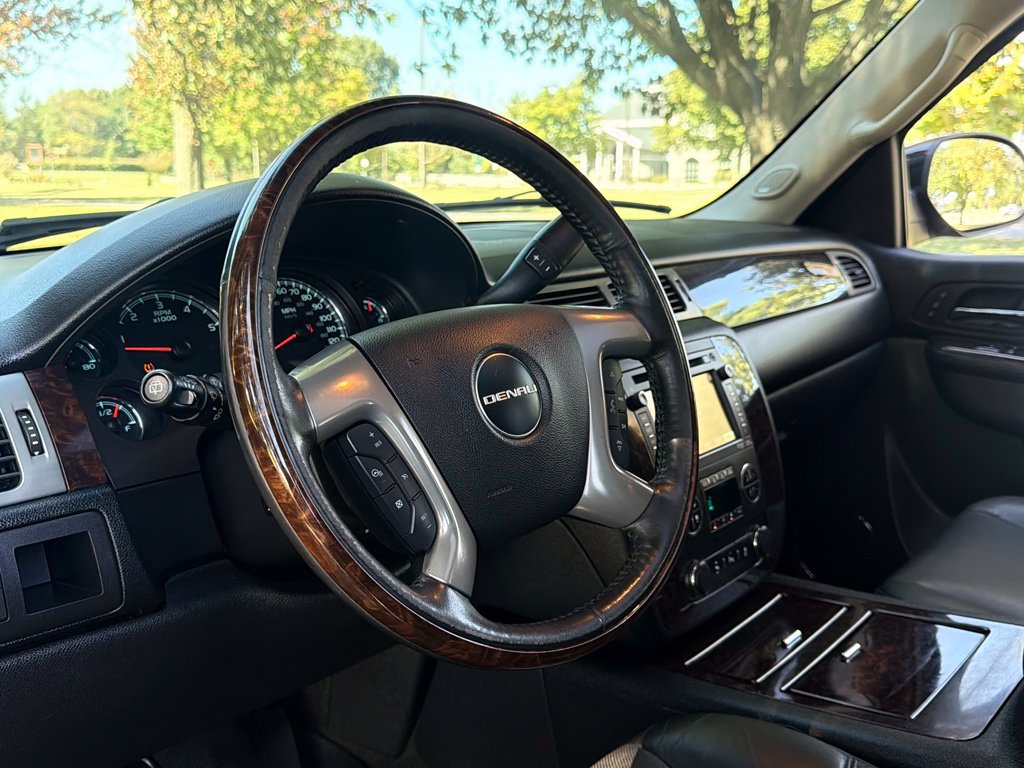 Used 2013 GMC Yukon Denali AWD/4WD image 12