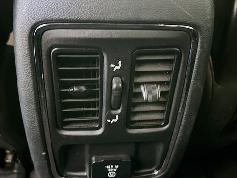 Used 2018 Jeep Grand Cherokee Laredo image 26