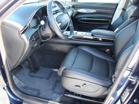 Used 2022 Genesis GV70 2.5T image 10
