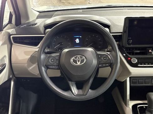 Used 2024 Toyota Corolla Cross L image 12