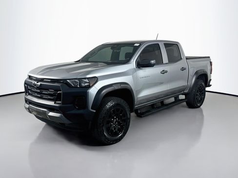 Used 2025 Chevrolet Colorado Trail Boss AWD/4WD image 4