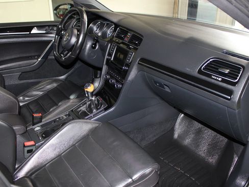 Used 2016 Volkswagen Golf R 4-Door w/ Driver Assistance Package AWD/4WD image 27