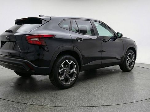 Used 2025 Chevrolet Trax LT FWD image 9