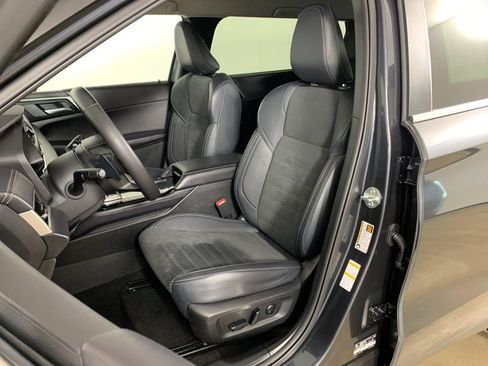 Used 2025 Mitsubishi Outlander SE image 28