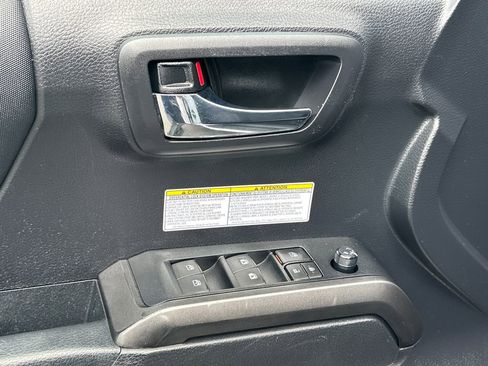 Used 2019 Toyota Tacoma TRD Off-Road AWD/4WD image 15