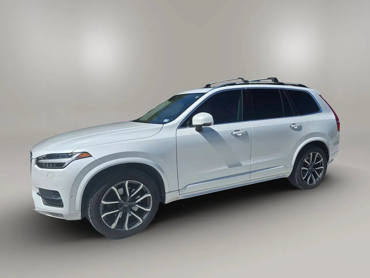 Used 2017 Volvo XC90 T6 Momentum w/ Vision Package AWD/4WD image 3