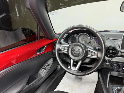 Used 2016 MAZDA MX-5 Miata Club RWD image 16