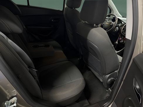 Used 2021 Chevrolet Trax LS w/ Tint and Cruise Package FWD image 13