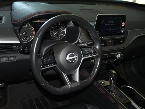 Used 2024 Nissan Altima 2.5 SR image 8