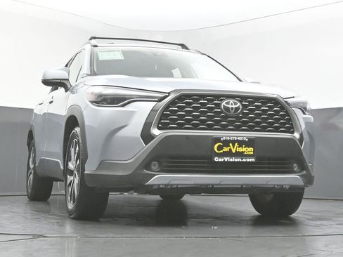 Used 2022 Toyota Corolla Cross XLE w/ Convenience Package image 48