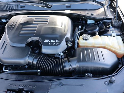 Used 2018 Dodge Charger GT image 39