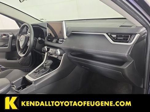 Used 2025 Toyota RAV4 XLE AWD/4WD image 27