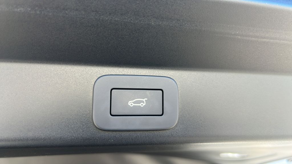 Used 2024 Land Rover Range Rover Sport AWD/4WD image 16