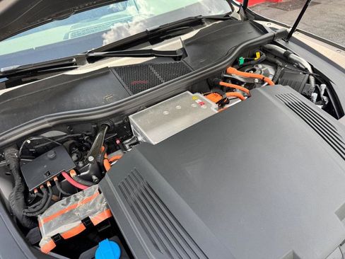 Used 2021 Audi e-tron Premium Plus w/ Premium Plus Package image 31