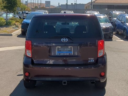 Used 2014 Scion xB FWD image 4
