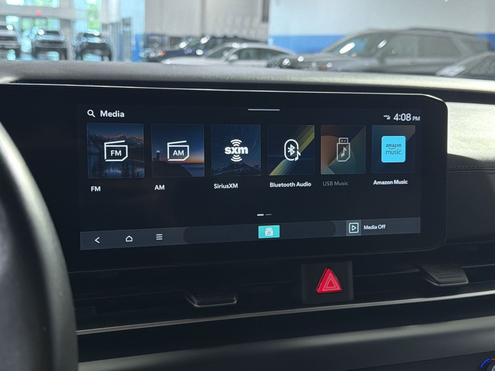 Used 2025 Kia Carnival FWD image 30