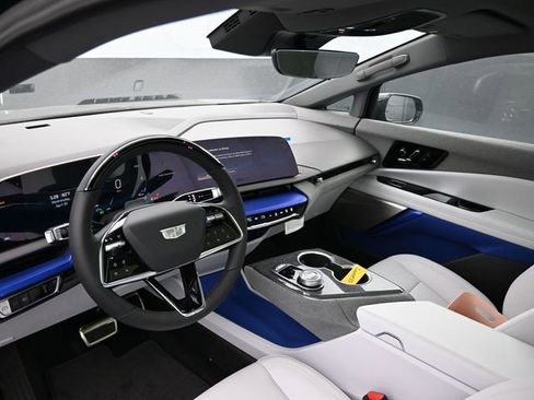 New 2025 Cadillac Optiq Luxury 1 w/ LPO, Floor Liner Package image 31