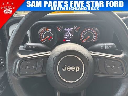 Used 2025 Jeep Gladiator Sport image 6