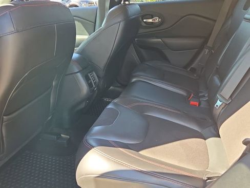Used 2016 Jeep Cherokee Trailhawk w/ Cold Weather Group AWD/4WD image 8