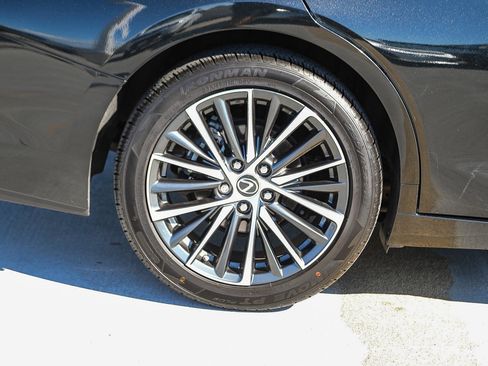 Used 2024 Lexus ES 350 w/ Premium Package FWD image 11