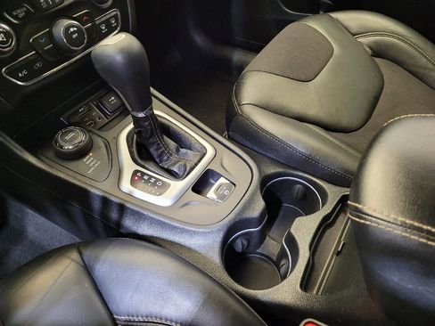 Used 2018 Jeep Cherokee Latitude Plus image 26