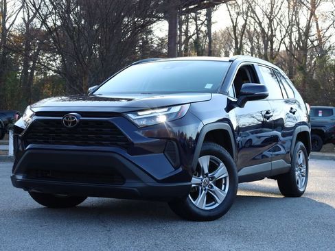 Used 2022 Toyota RAV4 XLE w/ Convenience Package image 1