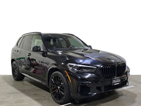 Used 2023 BMW X5 xDrive40i w/ M Sport Package image 3