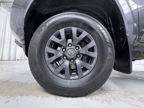 Certified 2023 Toyota Tacoma SR5 AWD/4WD image 9