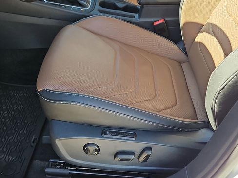 Used 2025 Volkswagen Jetta SEL image 12