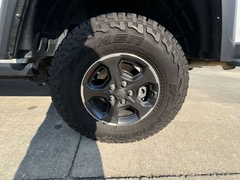 Used 2023 Jeep Gladiator Rubicon w/ Cold Weather Group image 43