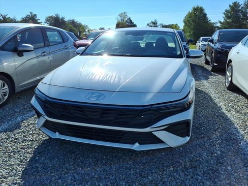Used 2024 Hyundai Elantra SEL FWD image 5