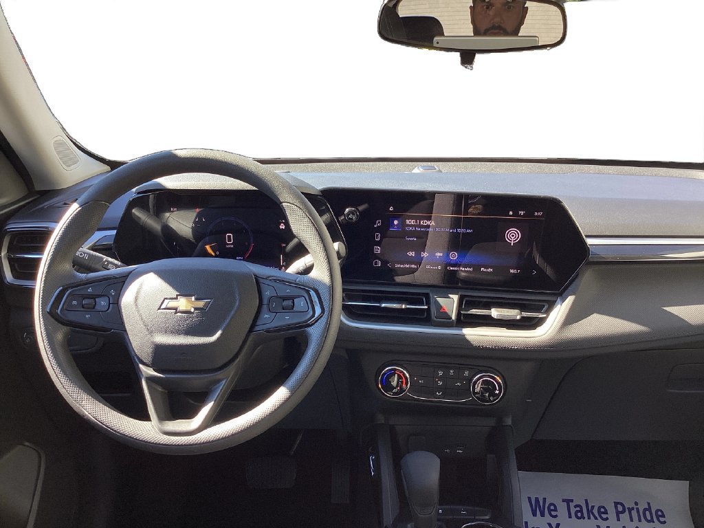 Used 2025 Chevrolet TrailBlazer LS w/ LS Convenience Package FWD image 11