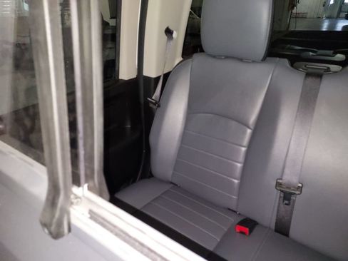 Used 2022 RAM 1500 4x4 Crew Cab Classic w/ Chrome Appearance Group image 12